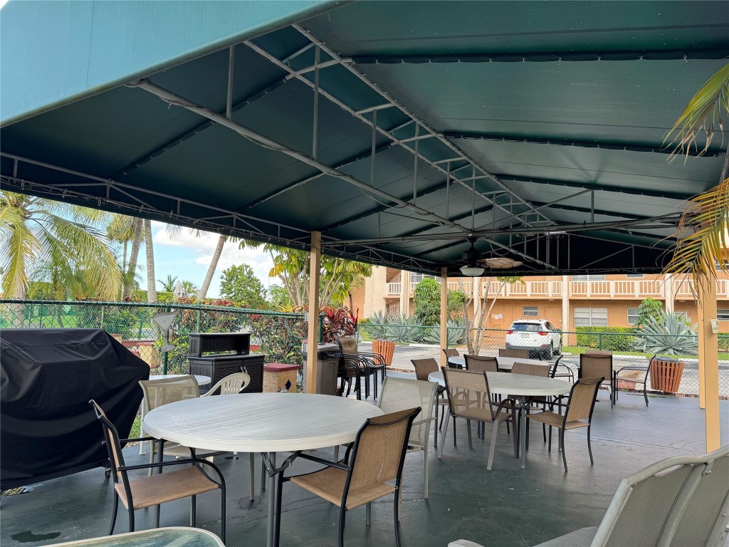 Royal Park Gardens Condo - Residential