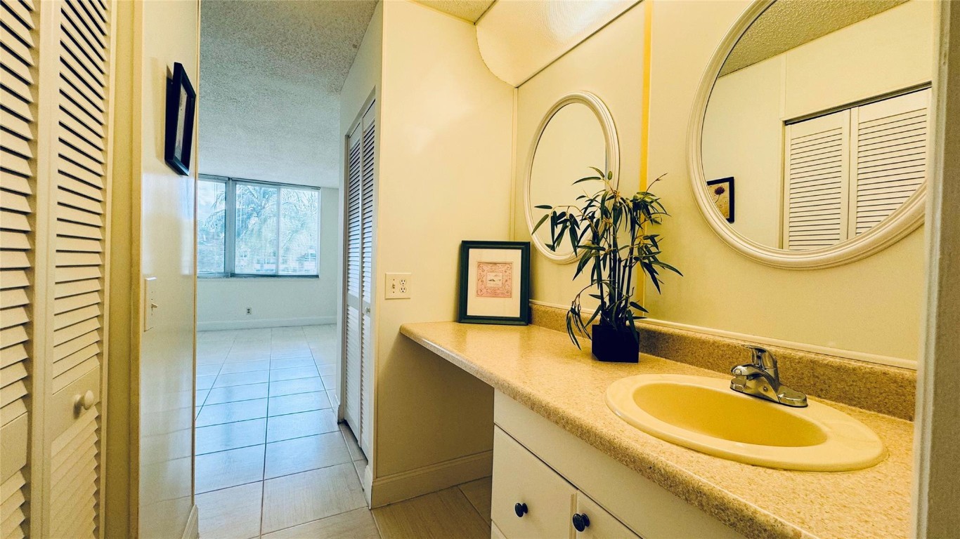 Royal Park Gardens Condo - Residential