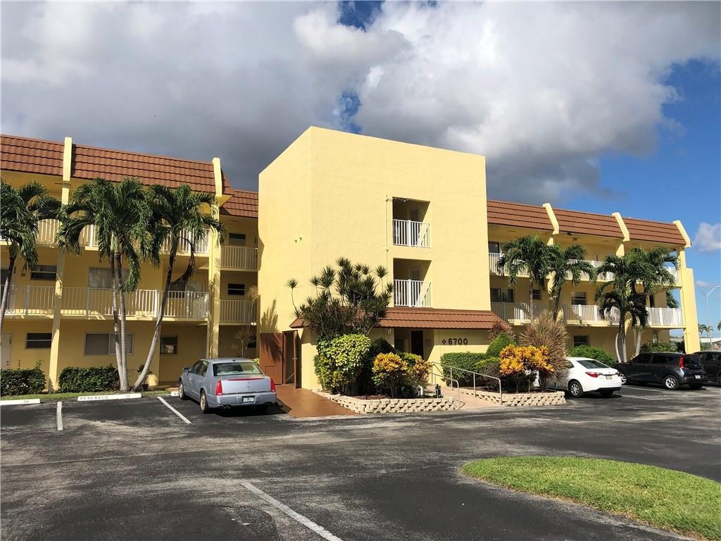 Royal Park Gardens Condo - Residential