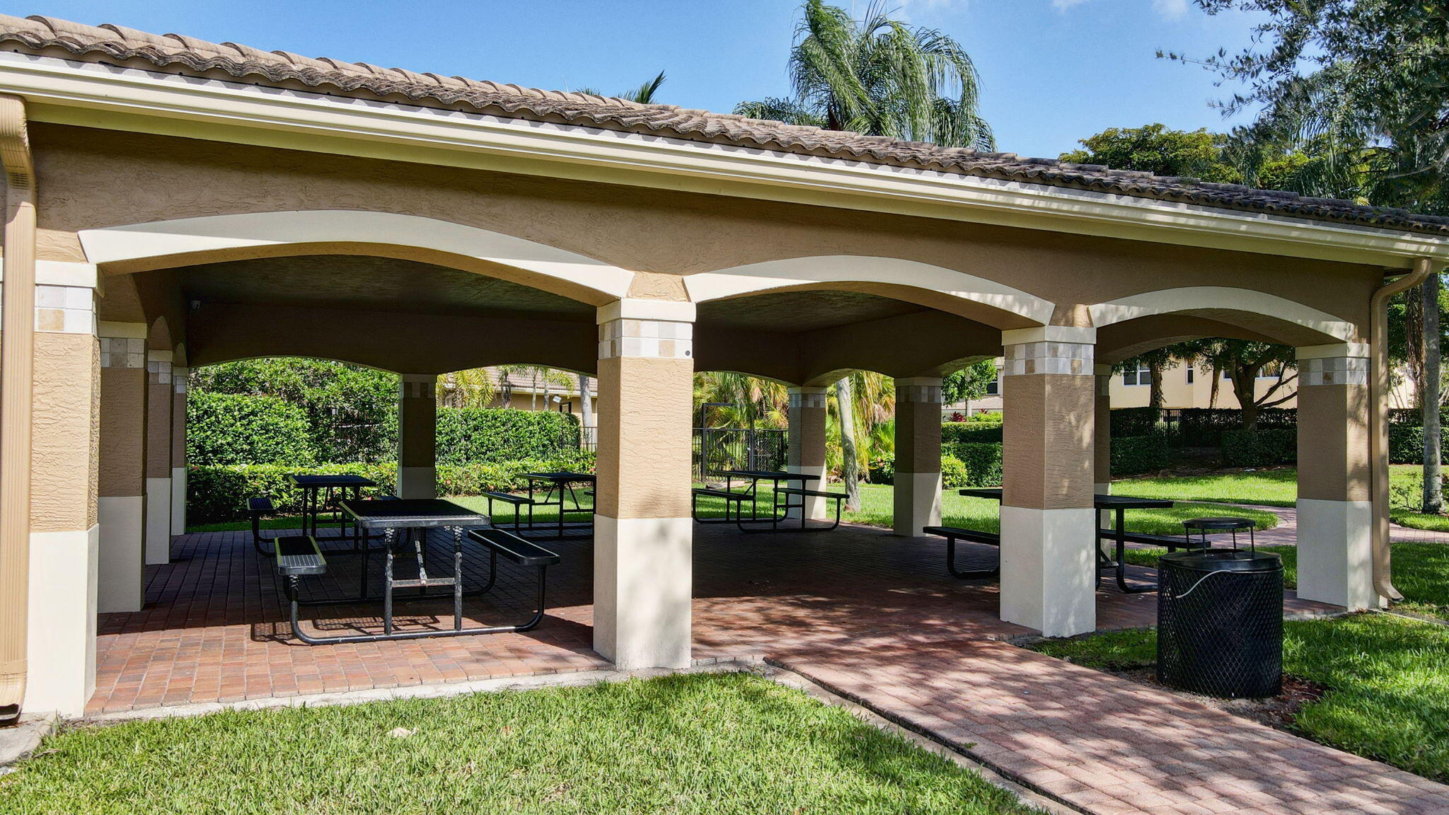 NAUTICA ISLES 4 - Residential Lease