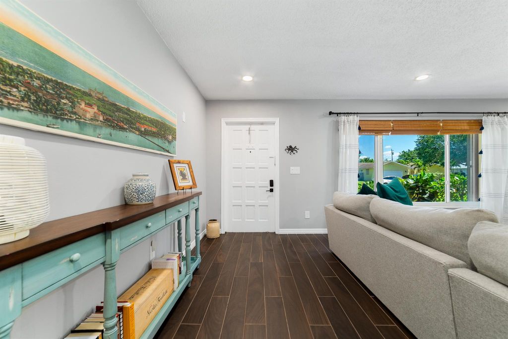 Photo of 73 W Palm Avenue, Lake Worth, FL 33467 (MLS # R11095034)