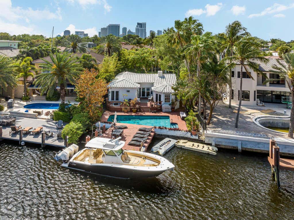 Photo of 124 S GORDON Road, Fort Lauderdale, FL 33301 (MLS # B26068819)