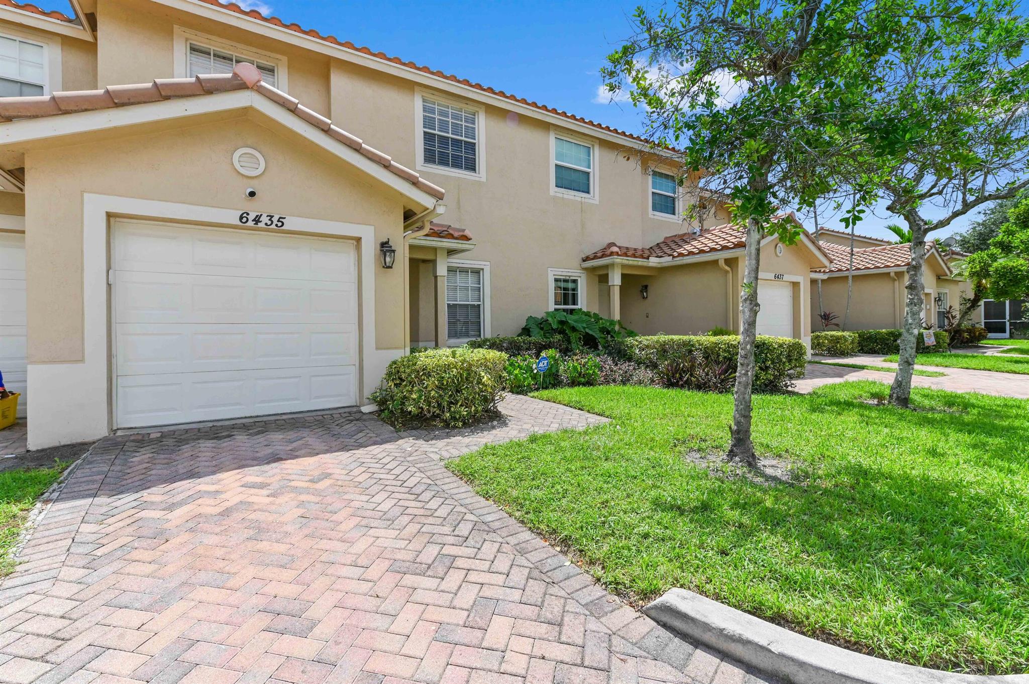 Introducing a distinctive townhouse located amidst the serene environment of the Oasis community at 6435 Park Lake Circle, Boynton Beach, Florida. The property exudes a touch of modern elegance yet retains a laid-back atmosphere, perfect for those who value peace and tranquility all in one place.Upon entering, you'll encounter a meticulously crafted interior characterized by soaring, vaulted ceilings that enhance the sense of space and promote an environment of positive energy. Reflecting modern design paradigms, the interiors prioritize functionality without compromising on style, a fact certainly evident in the home's exquisite gourmet kitchen. Designed for both the occasional meal-prep and lavish at-home dinners, the kitchen features state-of-the-art appliances.