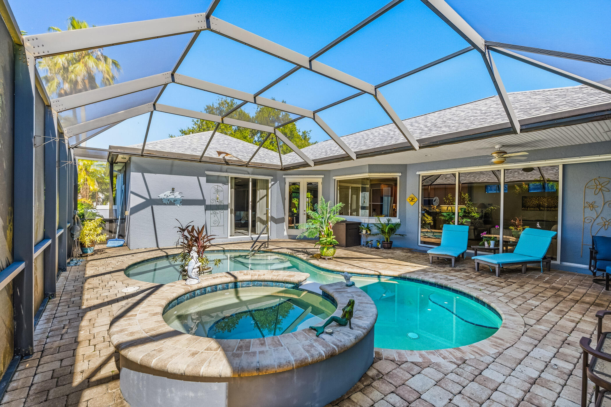 228 Oak Hammock Circle SW