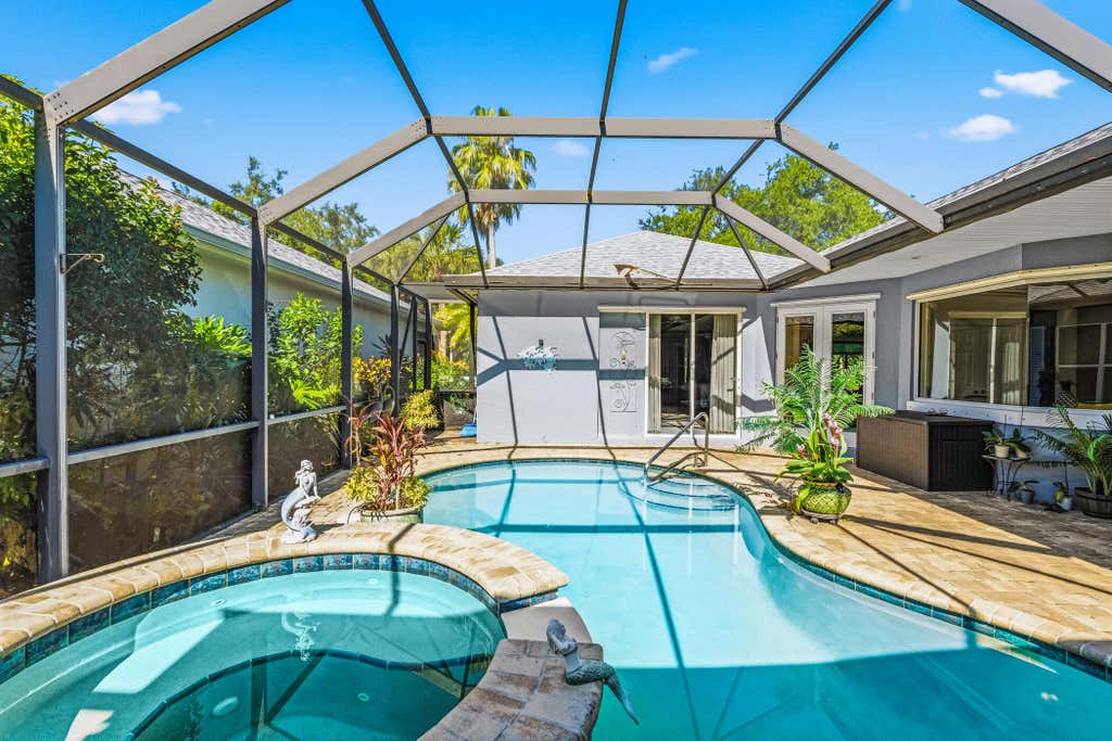 Photo of 228 Oak Hammock Circle SW, Vero Beach, FL 32962 (MLS # B26048889)