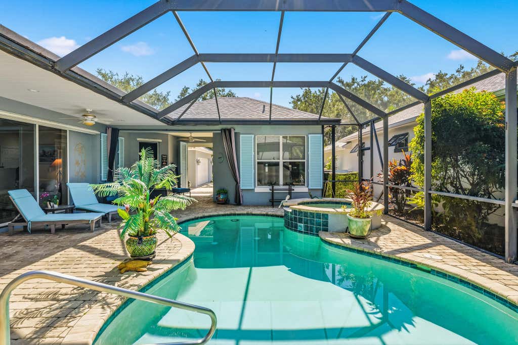 Photo of 228 Oak Hammock Circle SW, Vero Beach, FL 32962 (MLS # B26048889)
