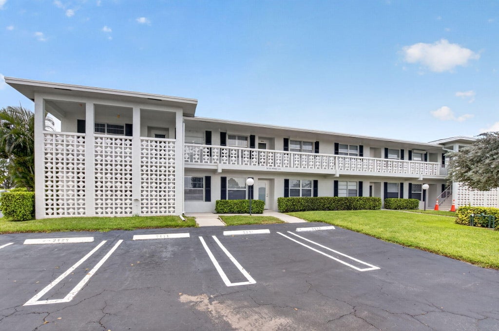 Photo of 2401 Del Aire Boulevard #101, Delray Beach, FL 33445 (MLS # B26040624)