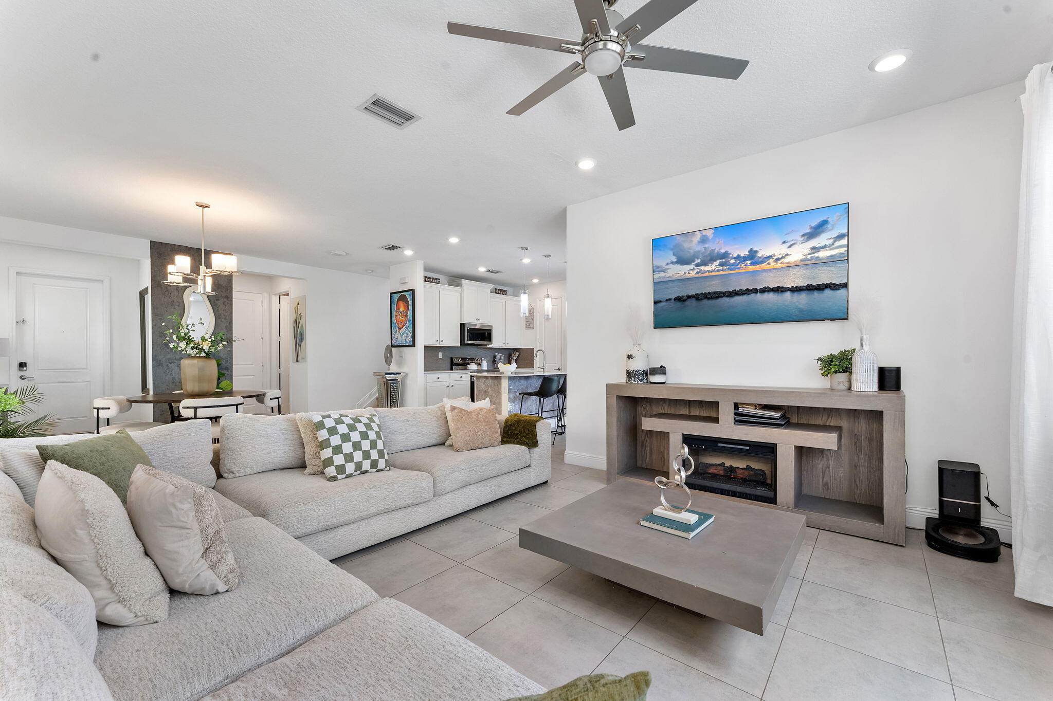 CRYSTAL LAKE 1ST SEC - Residential