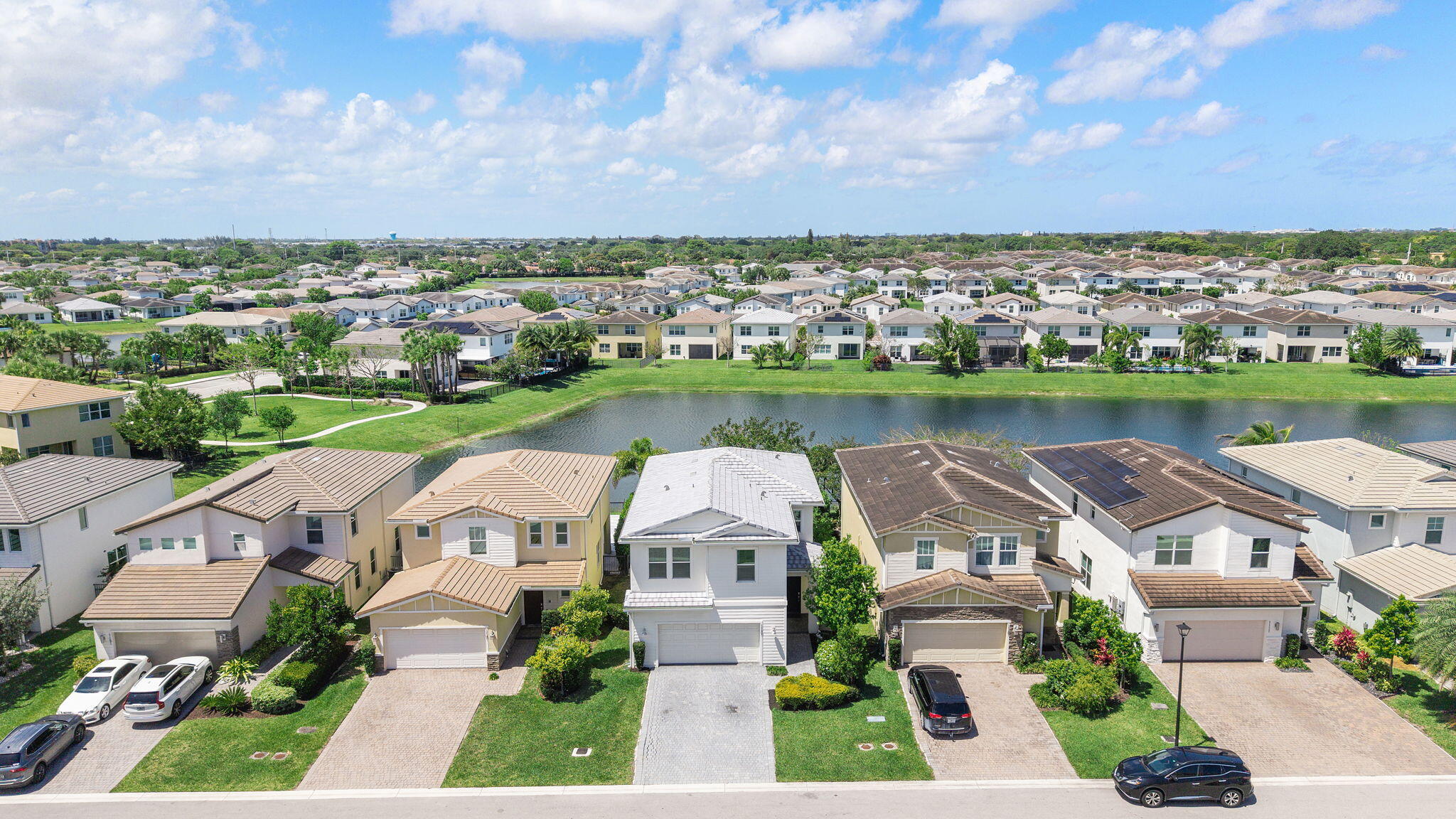 CRYSTAL LAKE 1ST SEC - Residential