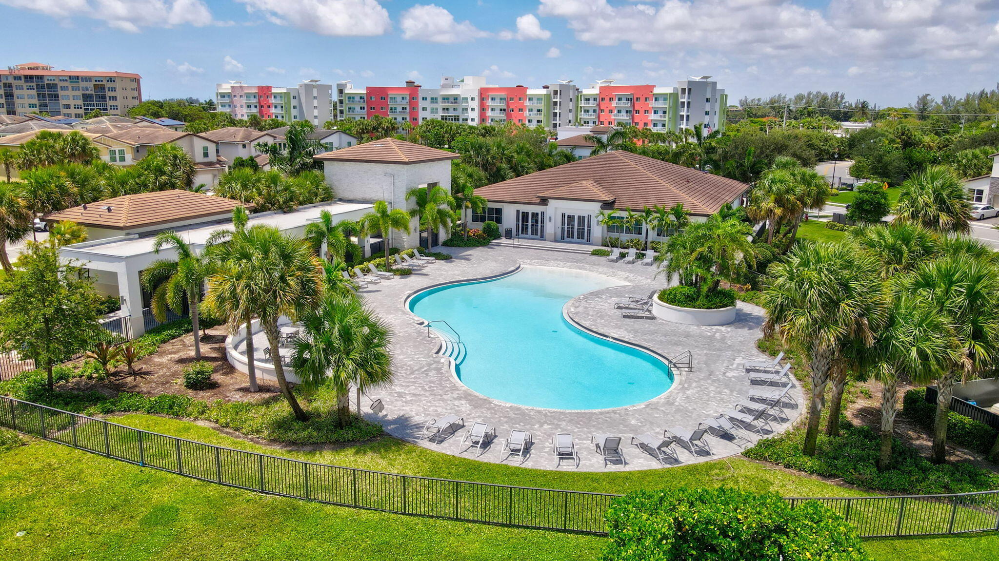 CRYSTAL LAKE 1ST SEC - Residential