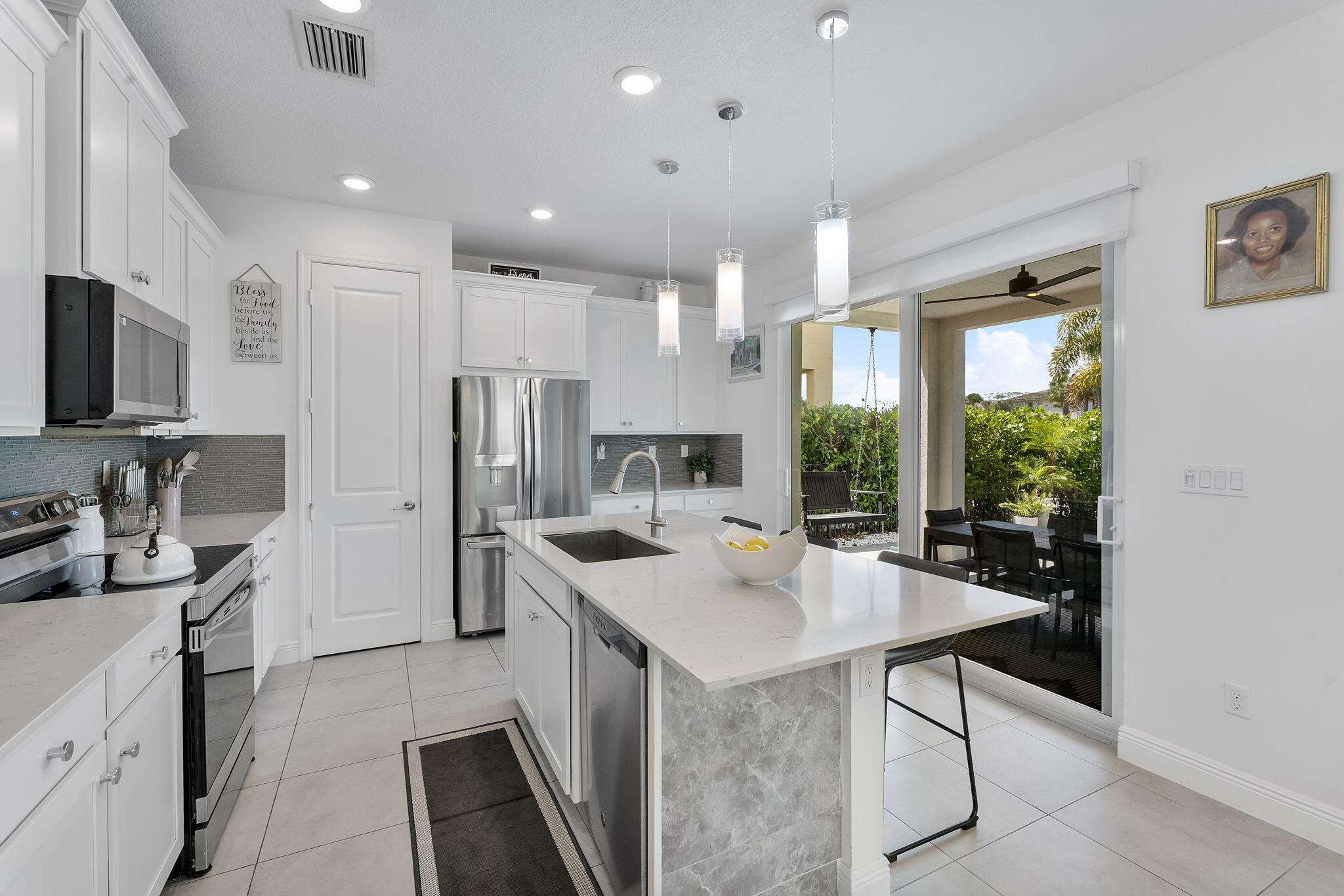 CRYSTAL LAKE 1ST SEC - Residential