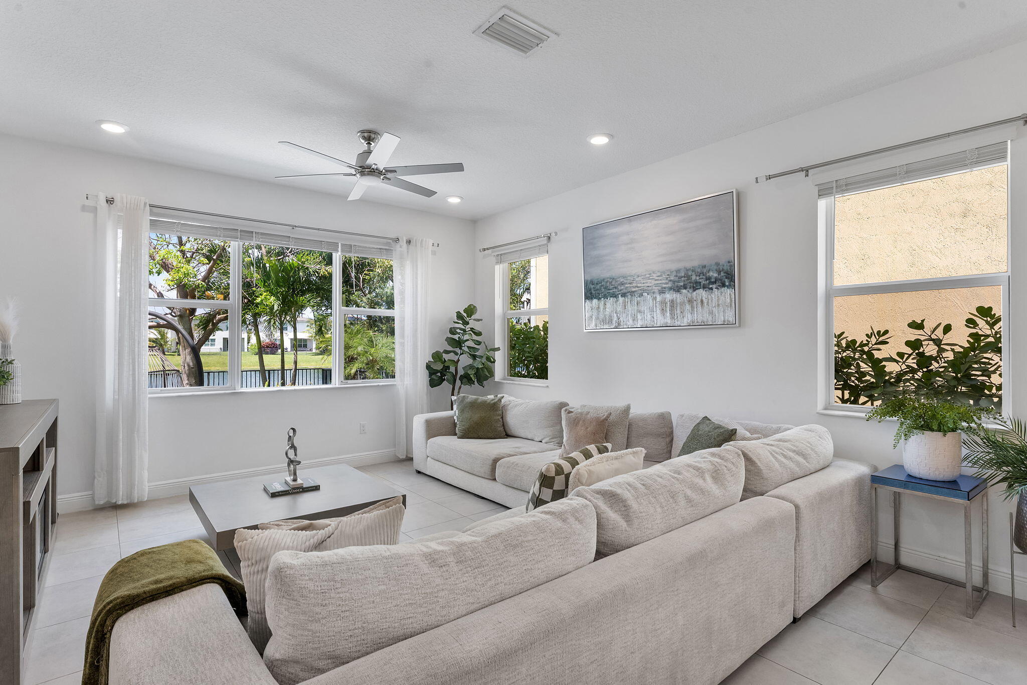 CRYSTAL LAKE 1ST SEC - Residential