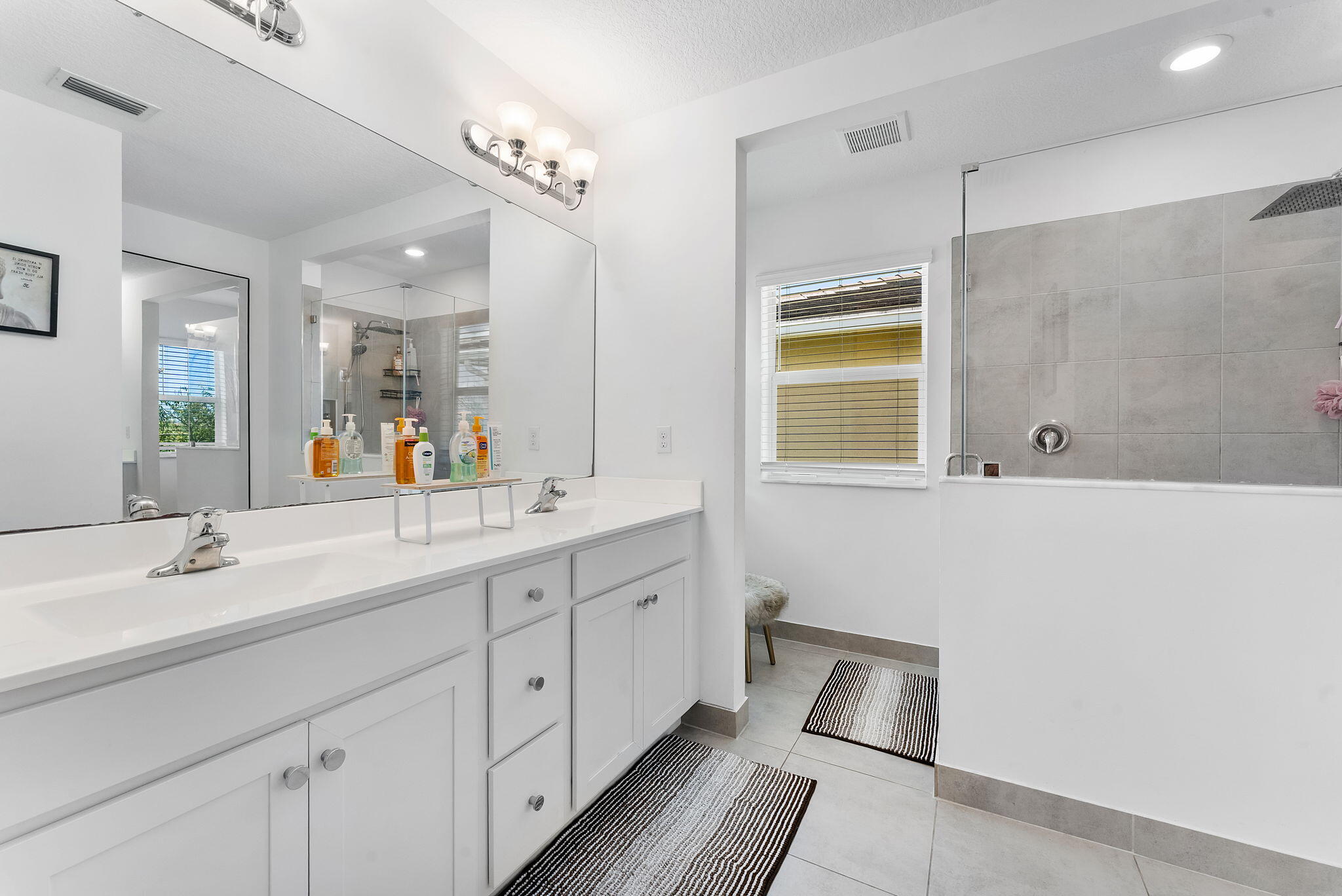 CRYSTAL LAKE 1ST SEC - Residential