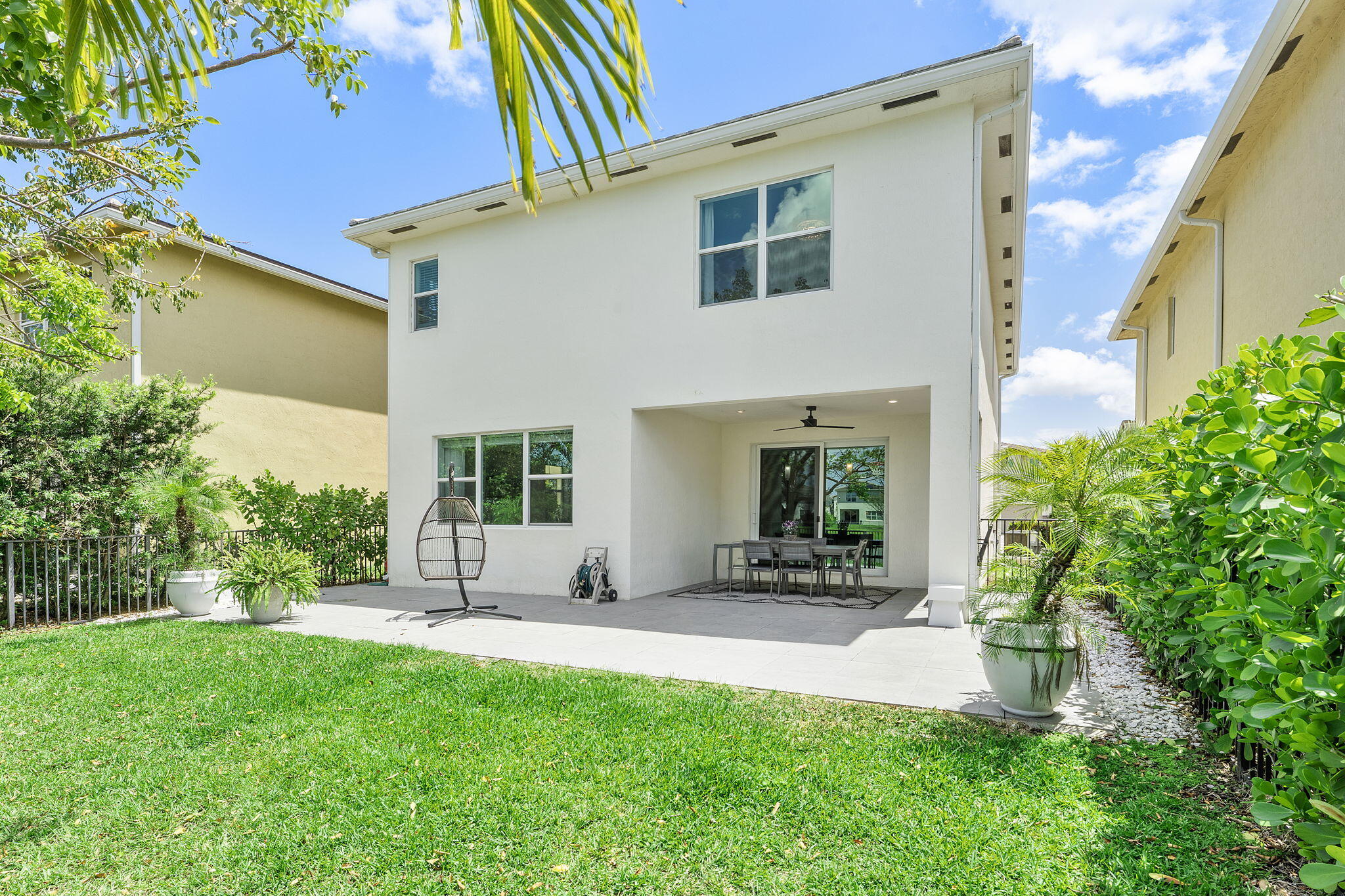 CRYSTAL LAKE 1ST SEC - Residential