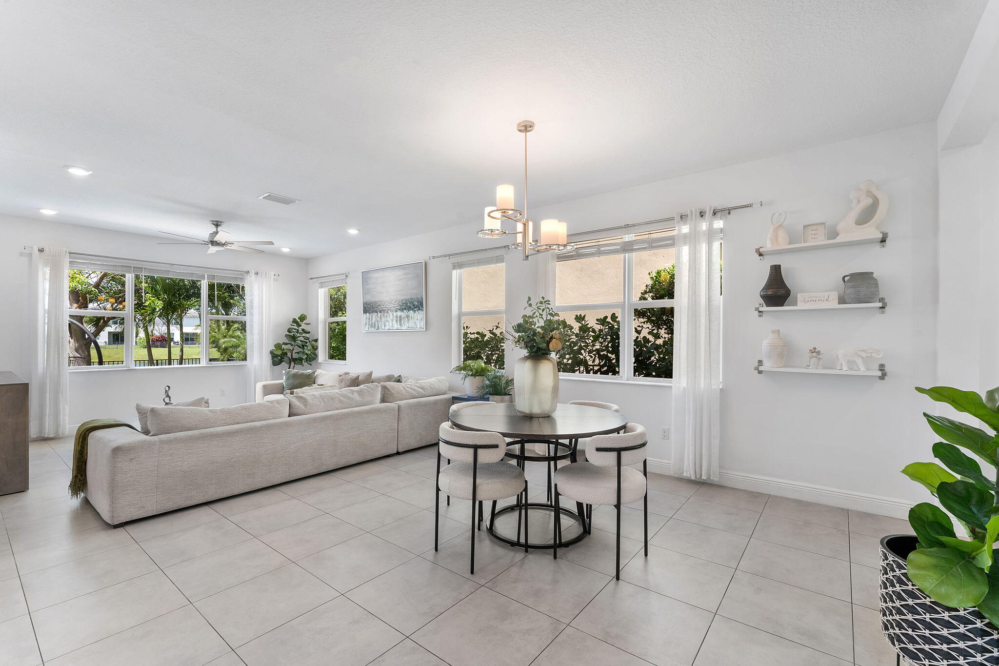 CRYSTAL LAKE 1ST SEC - Residential