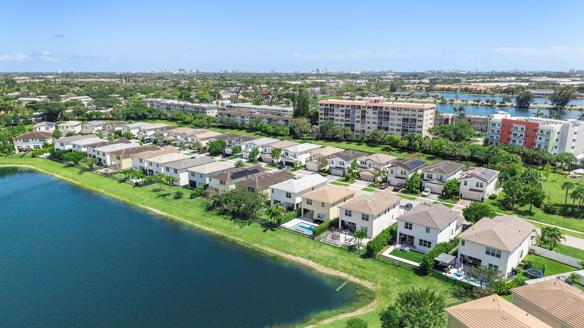 CRYSTAL LAKE 1ST SEC - Residential