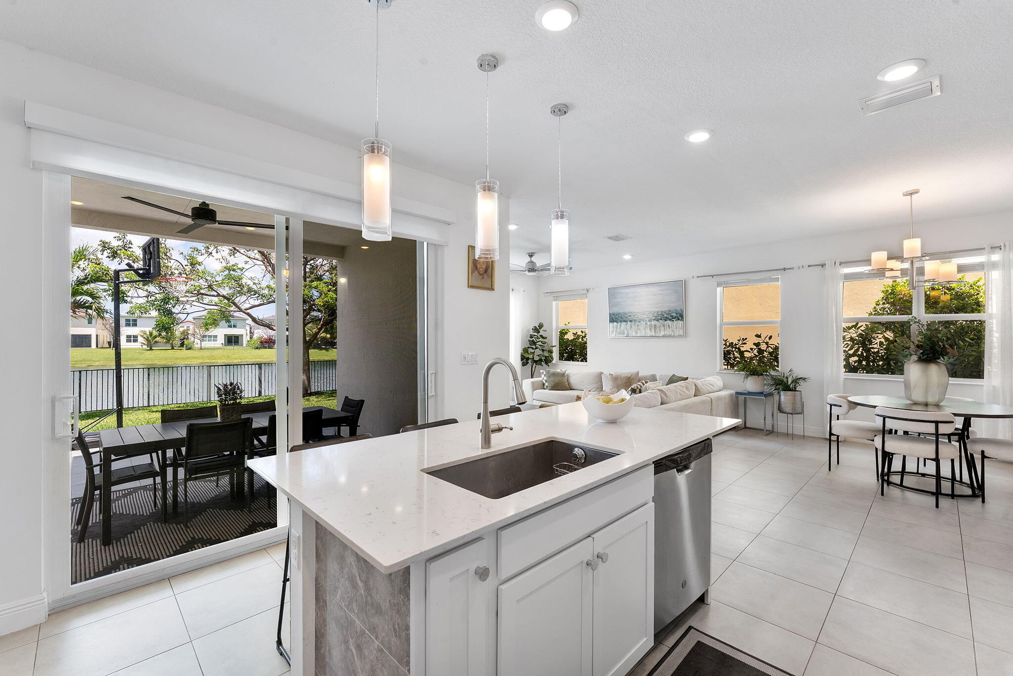 CRYSTAL LAKE 1ST SEC - Residential