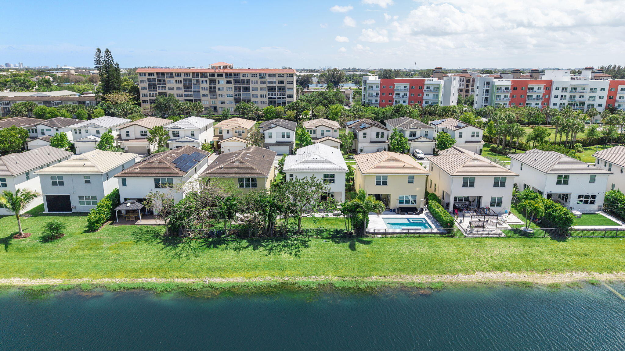 CRYSTAL LAKE 1ST SEC - Residential