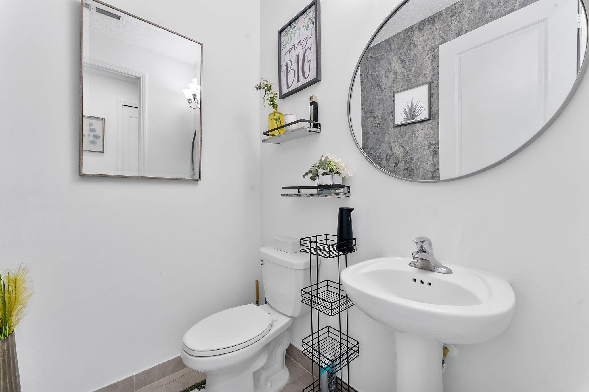 CRYSTAL LAKE 1ST SEC - Residential