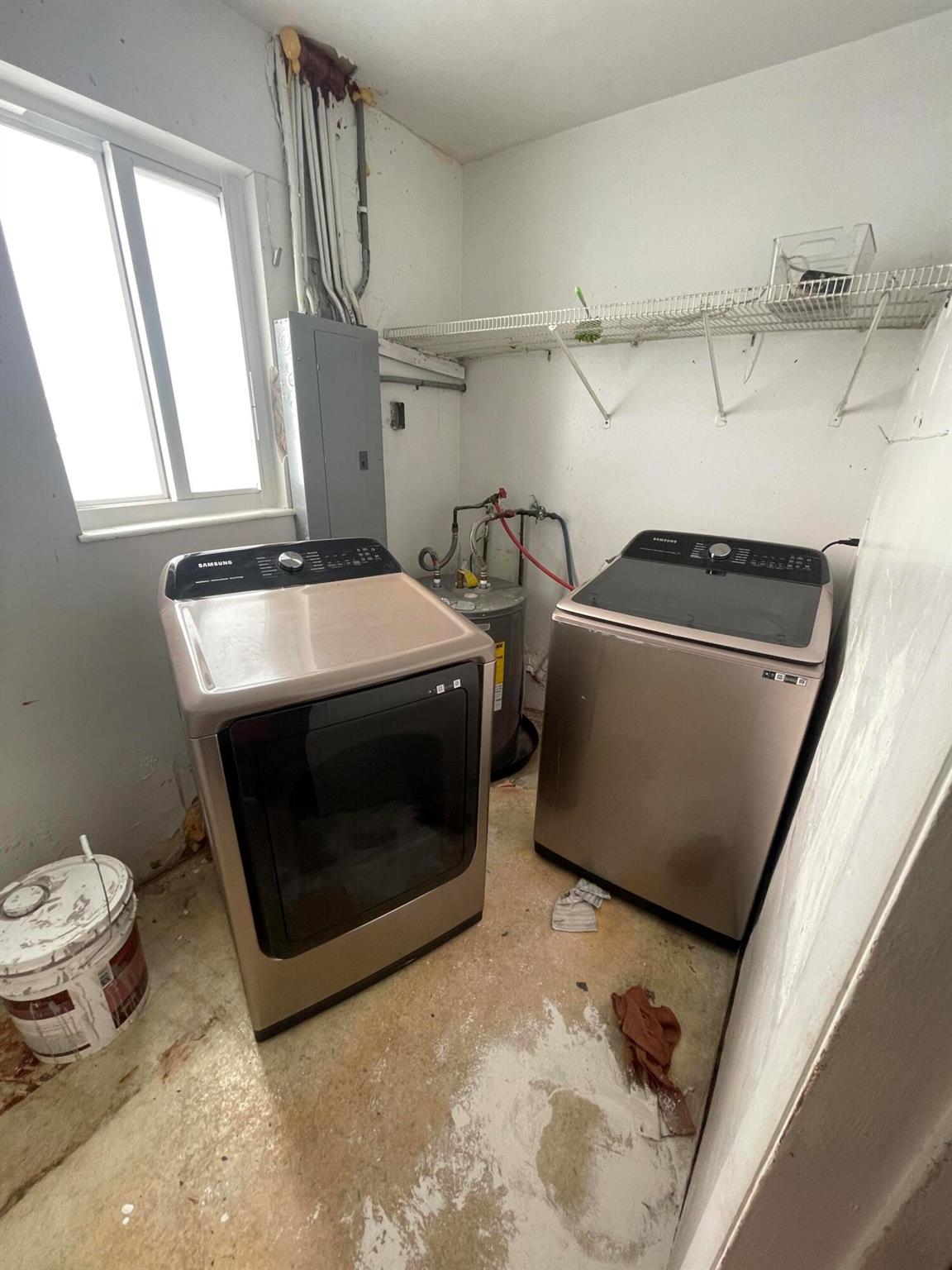 SUNNYSIDE ESTS PL IN - Residential Lease