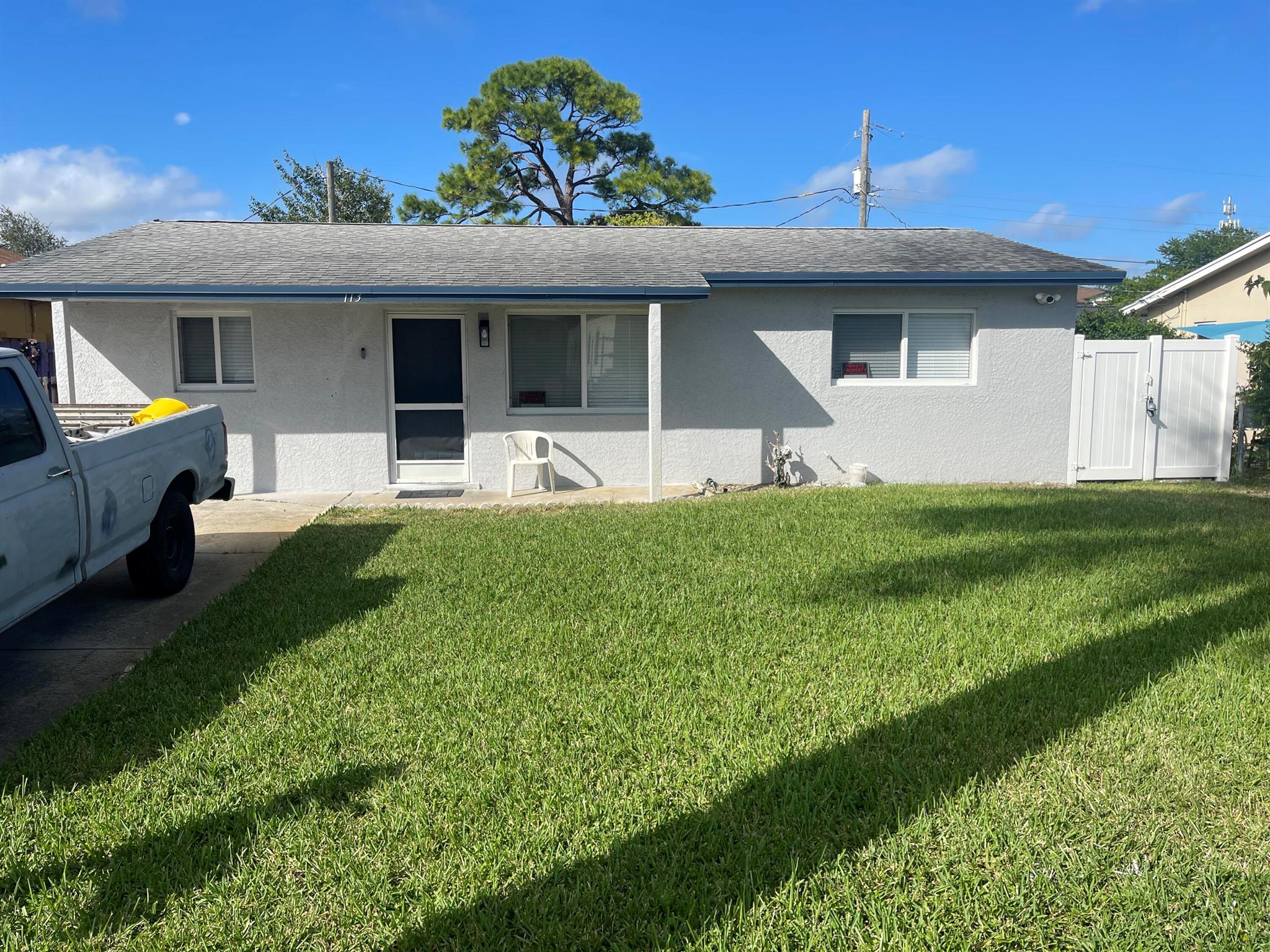 ''Bright and charming 3-bed, 1-bath single-family home in Boynton Beach! Spacious living room, well-sized backyard for relaxing or entertaining, and great access to local shops, dining, the beach and major roads. Perfect for those wanting a comfy rental in a convenient location. Ready to move in!''