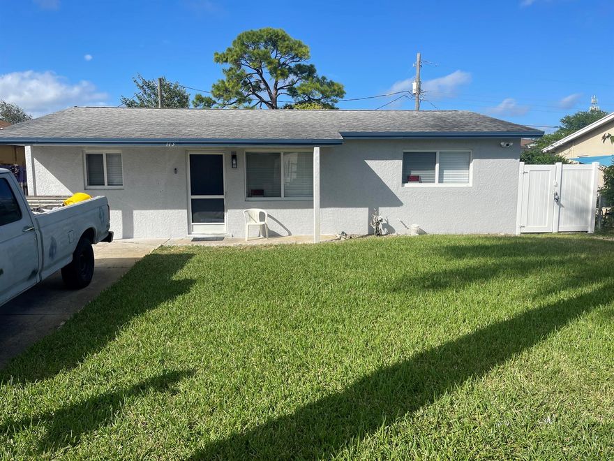''Bright and charming 3-bed, 1-bath single-family home in Boynton Beach! Spacious living room, well-sized backyard for relaxing or entertaining, and great access to local shops, dining, the beach and major roads. Perfect for those wanting a comfy rental in a convenient location. Ready to move in!''