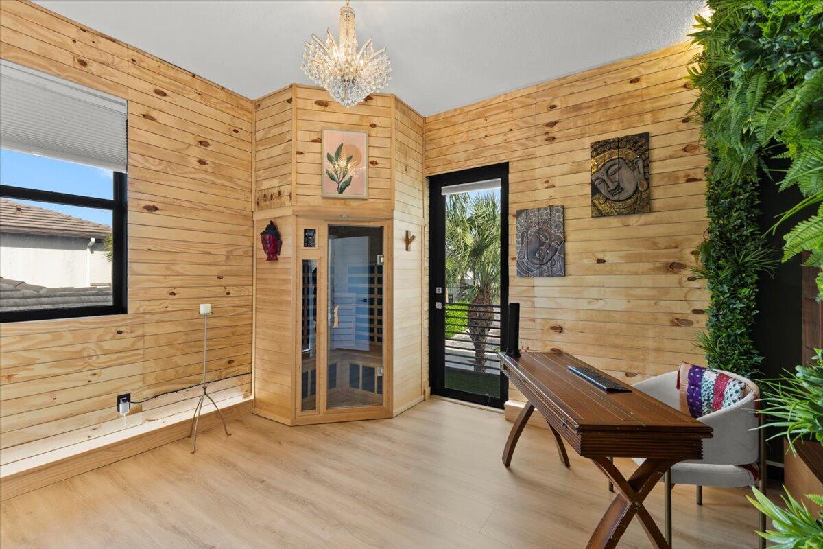 WHISPERING OAKS - Residential