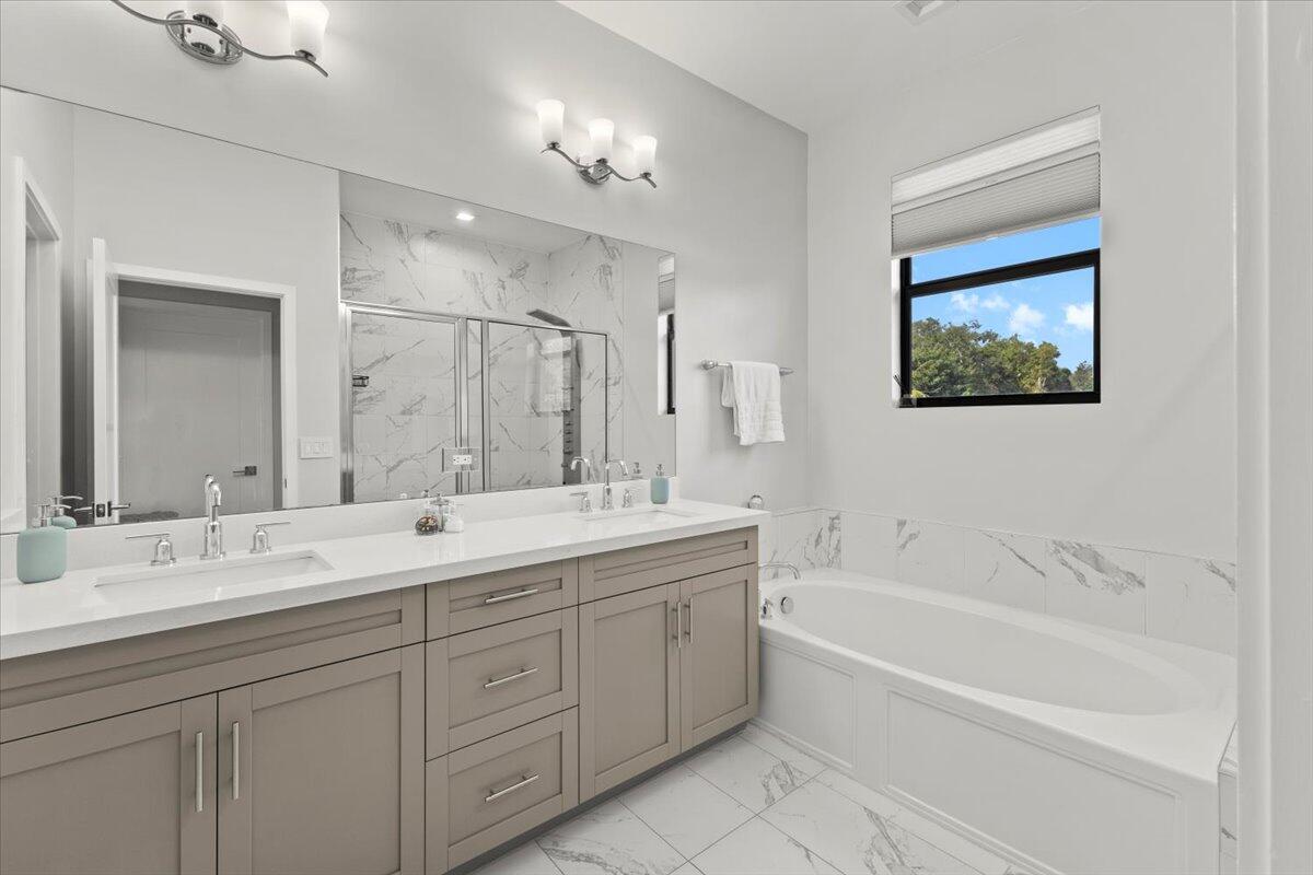 WHISPERING OAKS - Residential