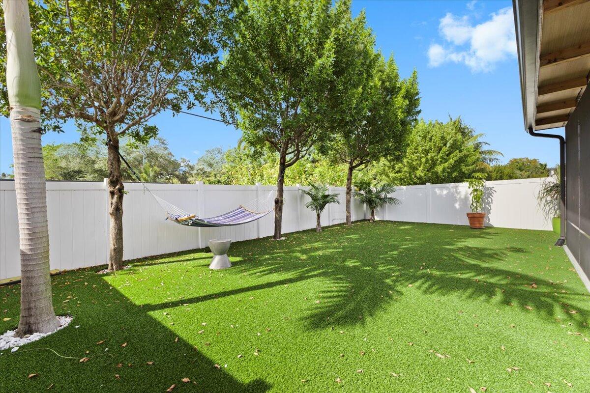 WHISPERING OAKS - Residential