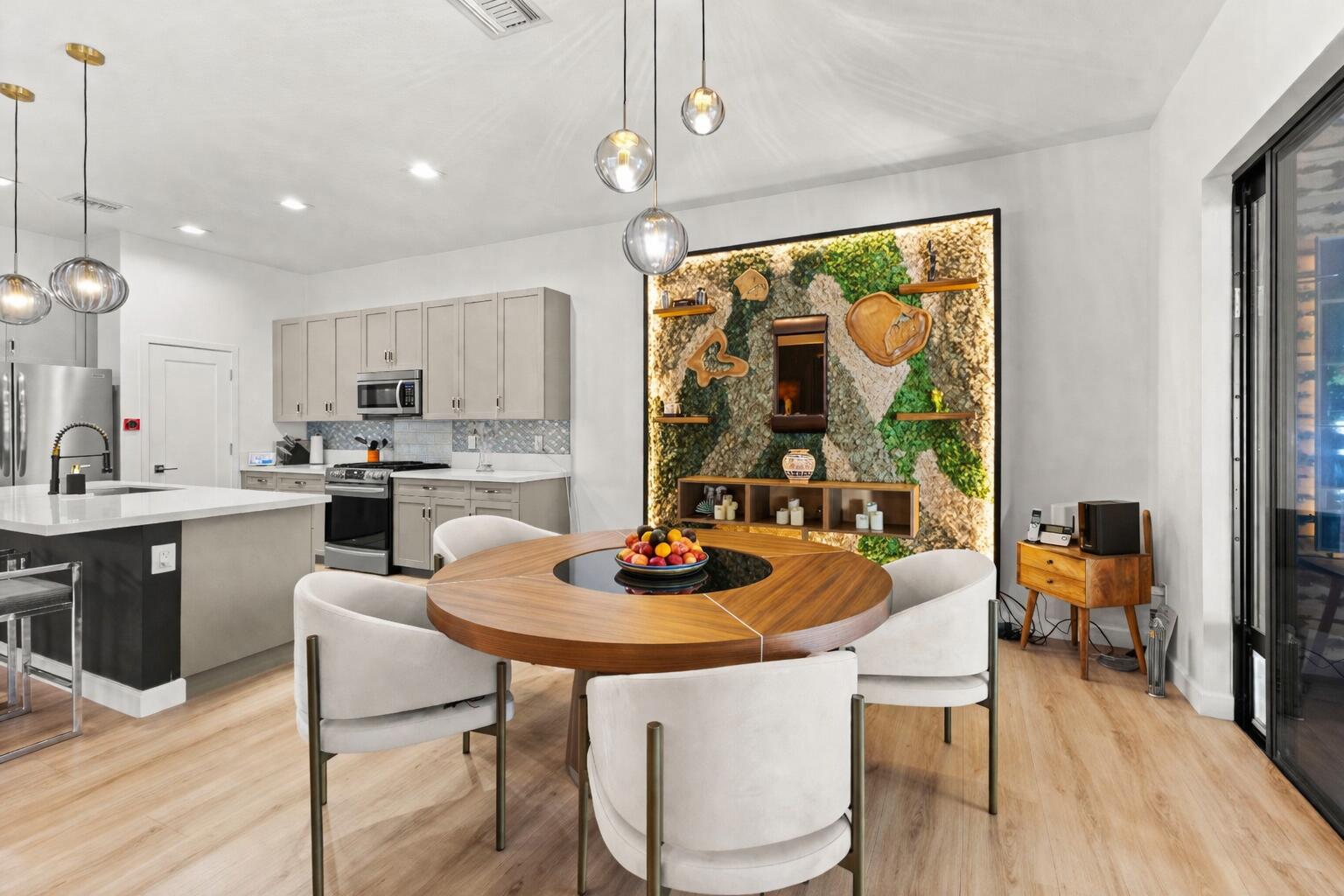 WHISPERING OAKS - Residential