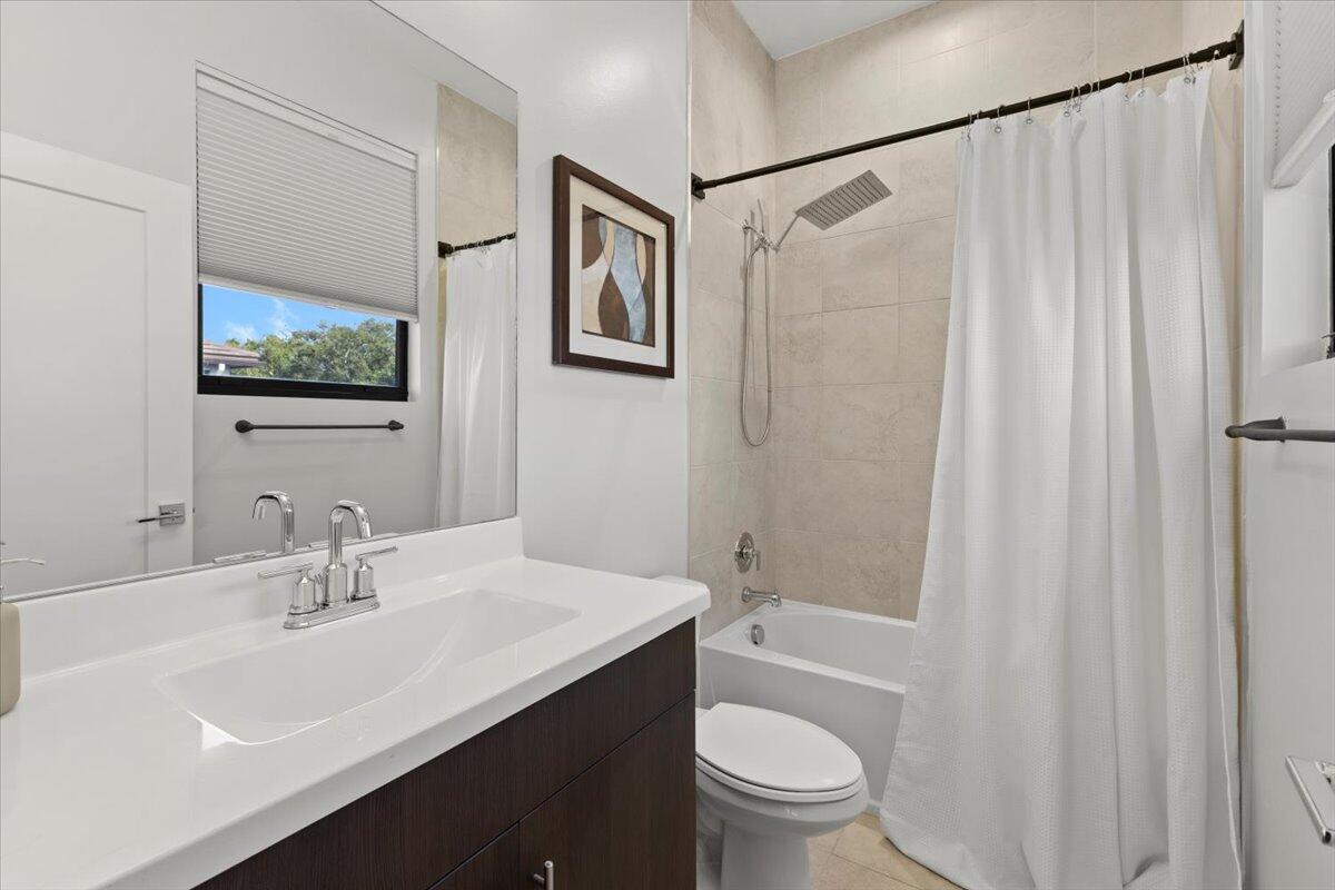 WHISPERING OAKS - Residential