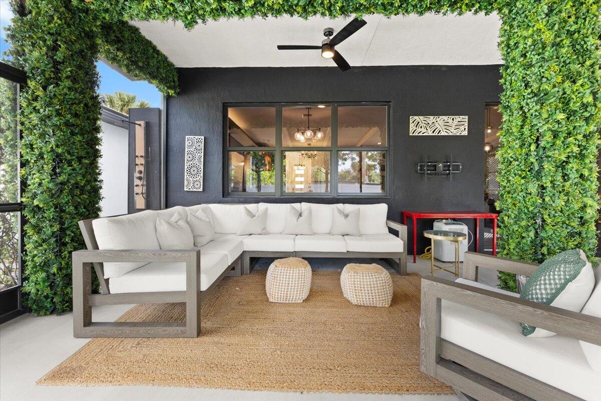 WHISPERING OAKS - Residential