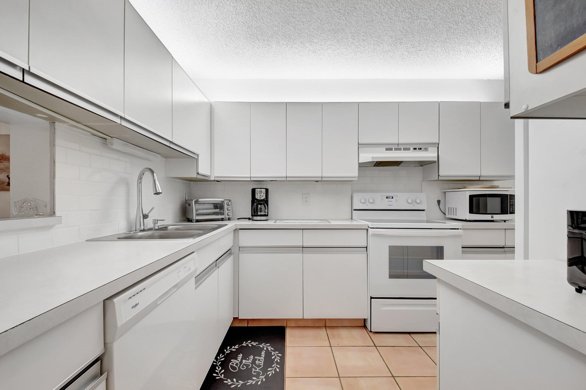 LAKESIDE CONDO 2 OF BANYA - Residential