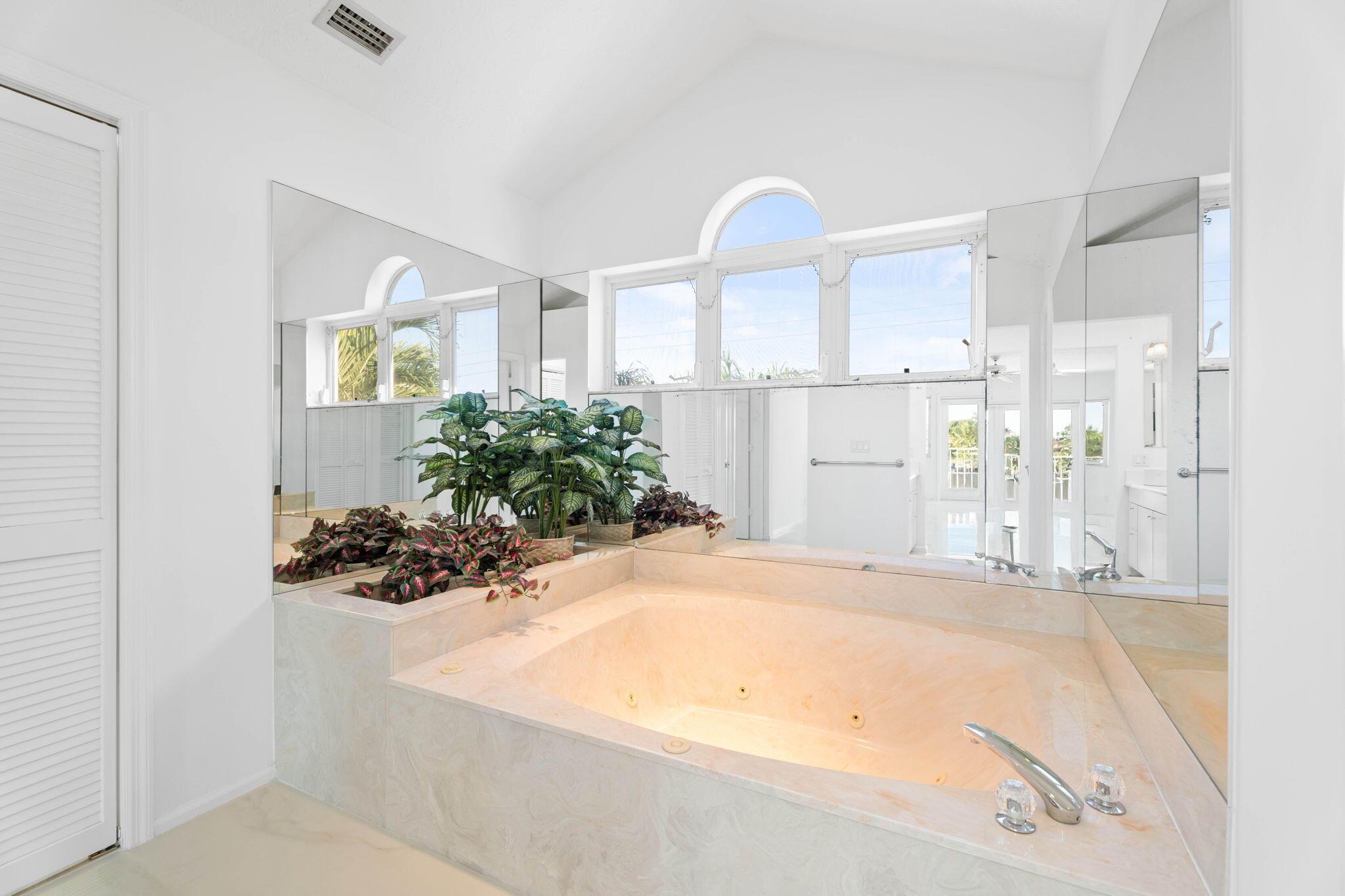 LIGHTHOUSE POINT - Residential