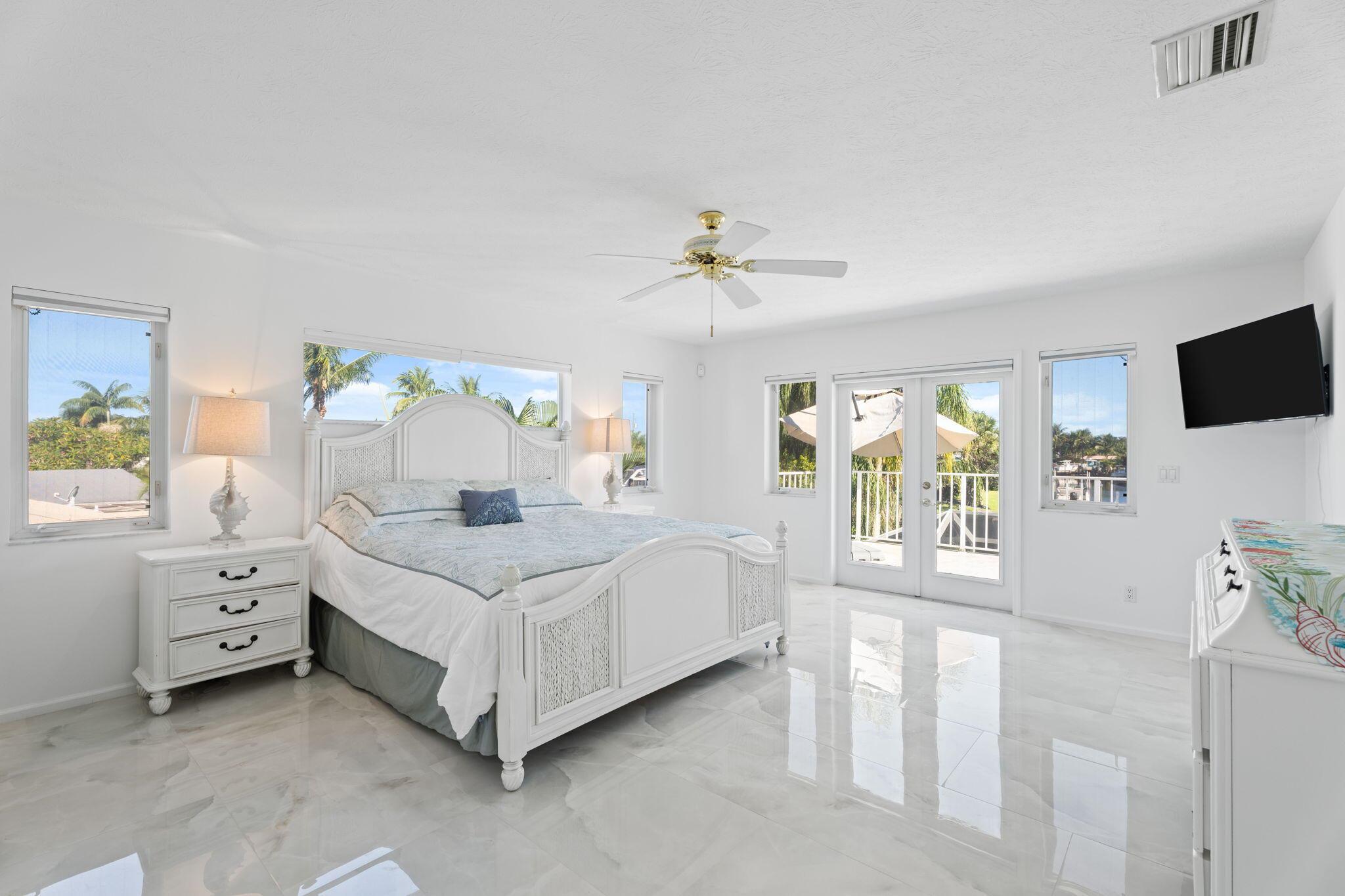 LIGHTHOUSE POINT - Residential