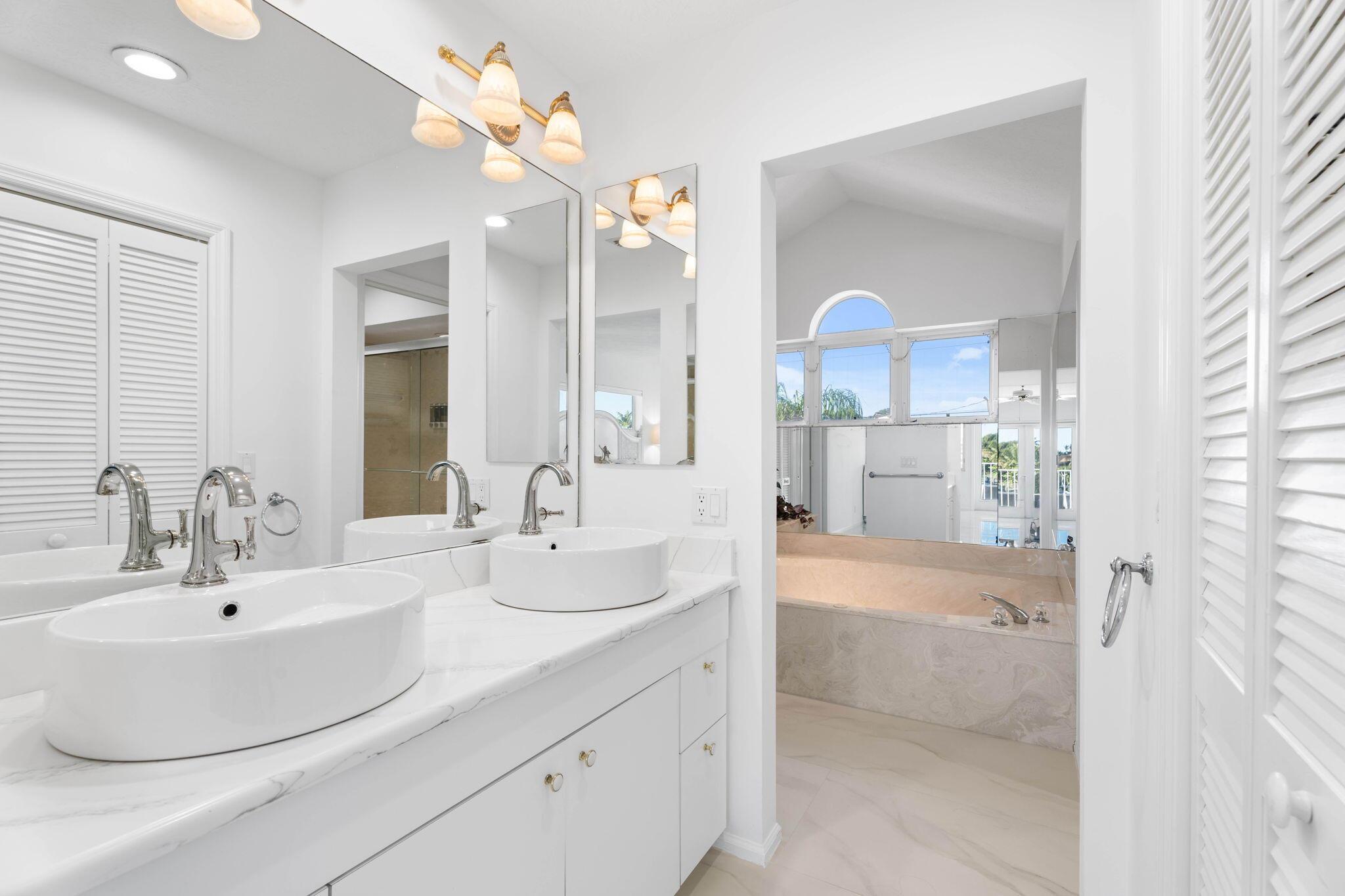 LIGHTHOUSE POINT - Residential