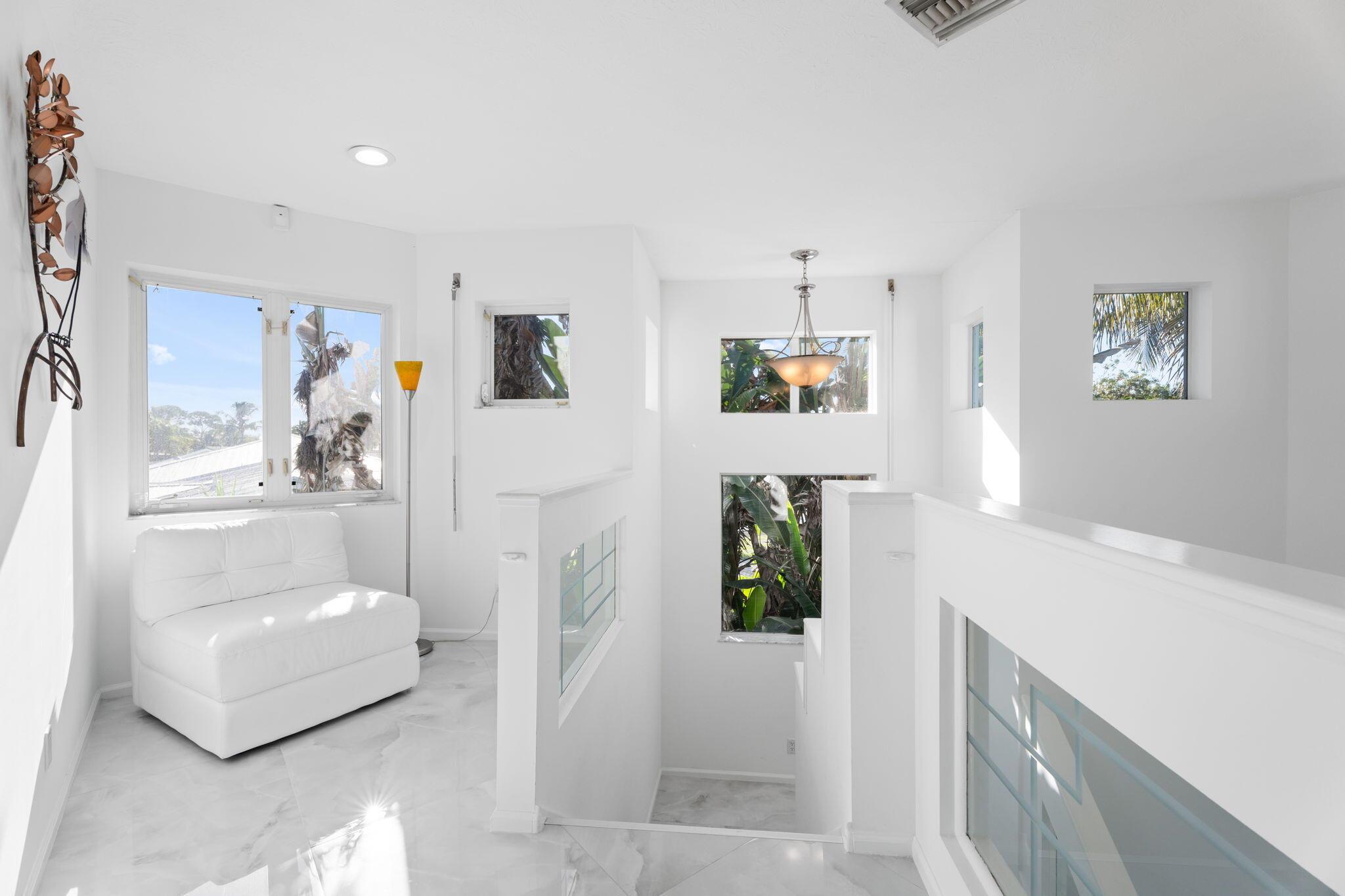 LIGHTHOUSE POINT - Residential