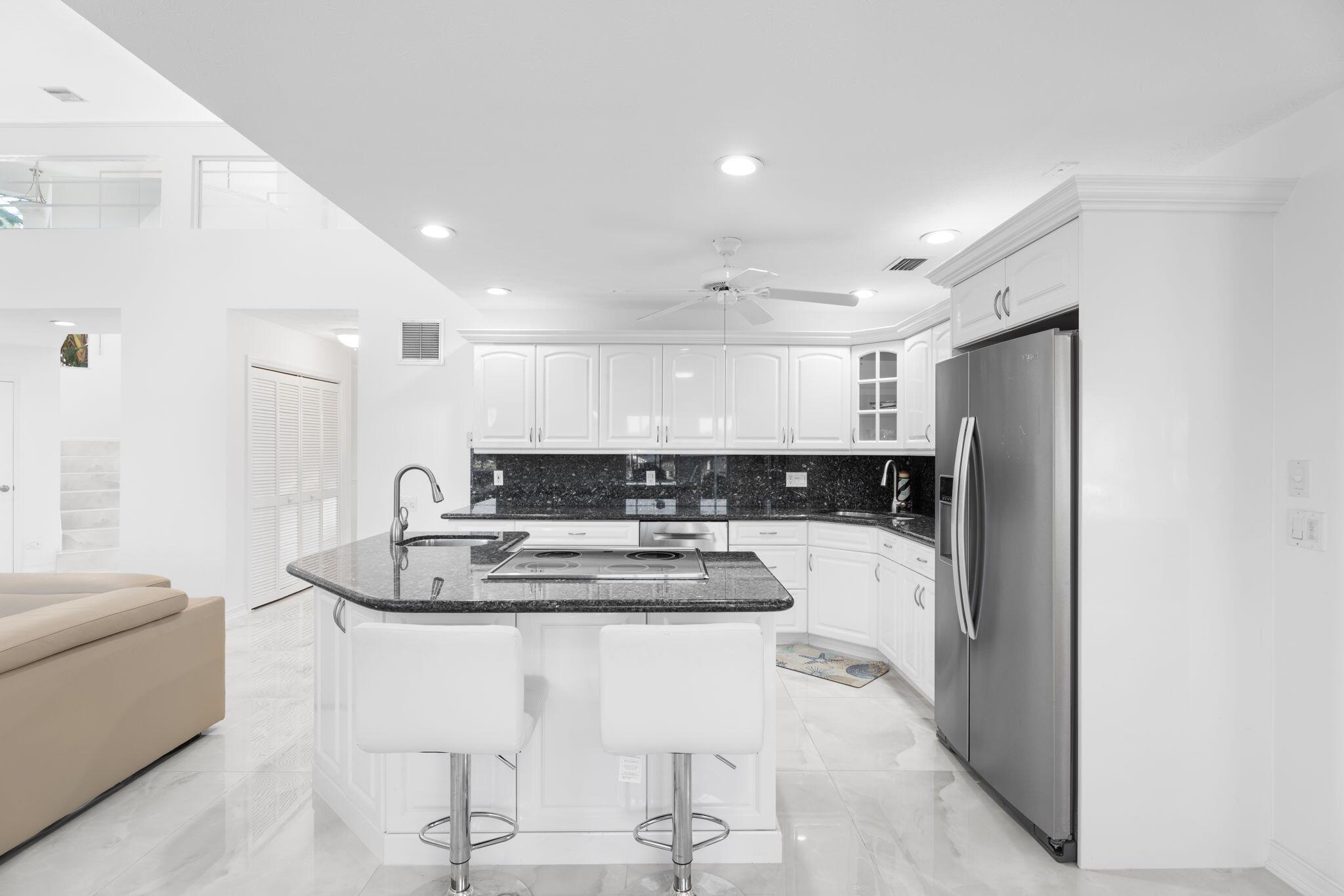 LIGHTHOUSE POINT - Residential