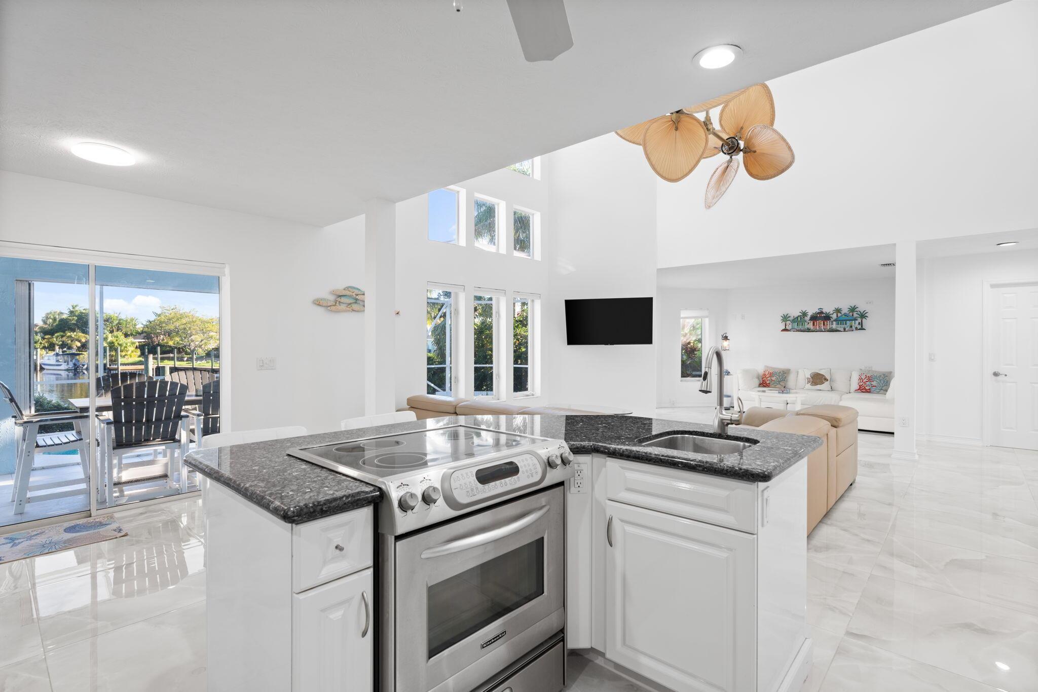 LIGHTHOUSE POINT - Residential