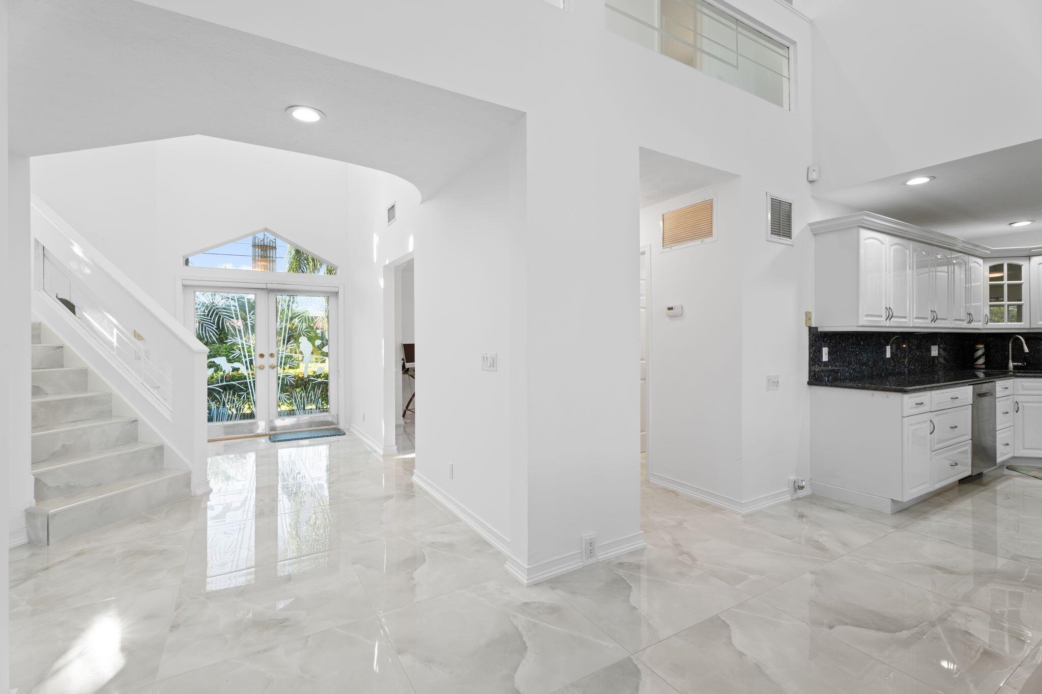 LIGHTHOUSE POINT - Residential