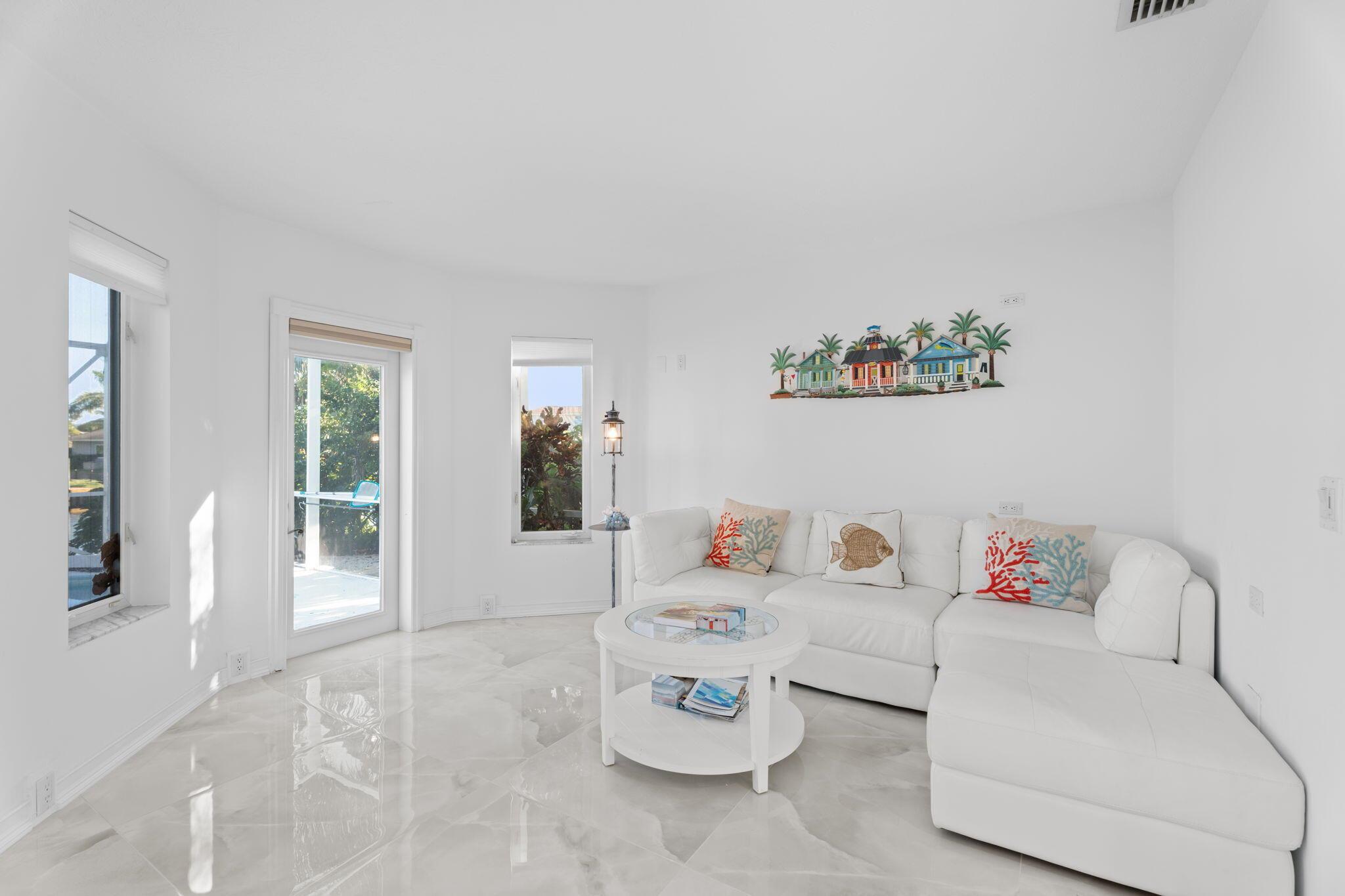 LIGHTHOUSE POINT - Residential