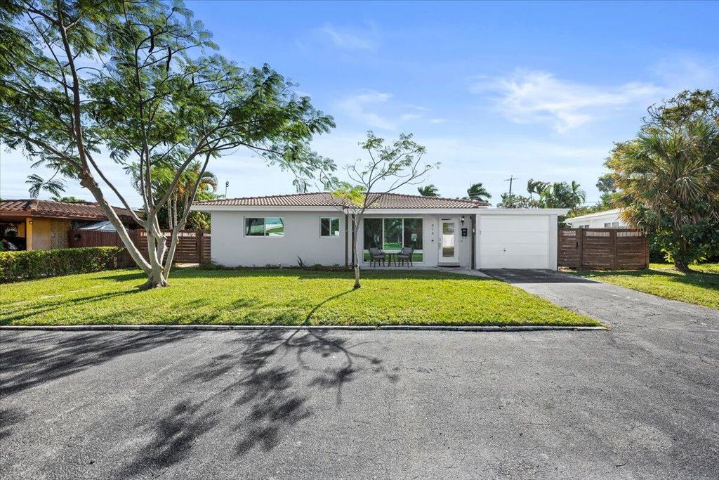 Photo of 414 NE 26th Terrace, Boca Raton, FL 33431 (MLS # B26013639)