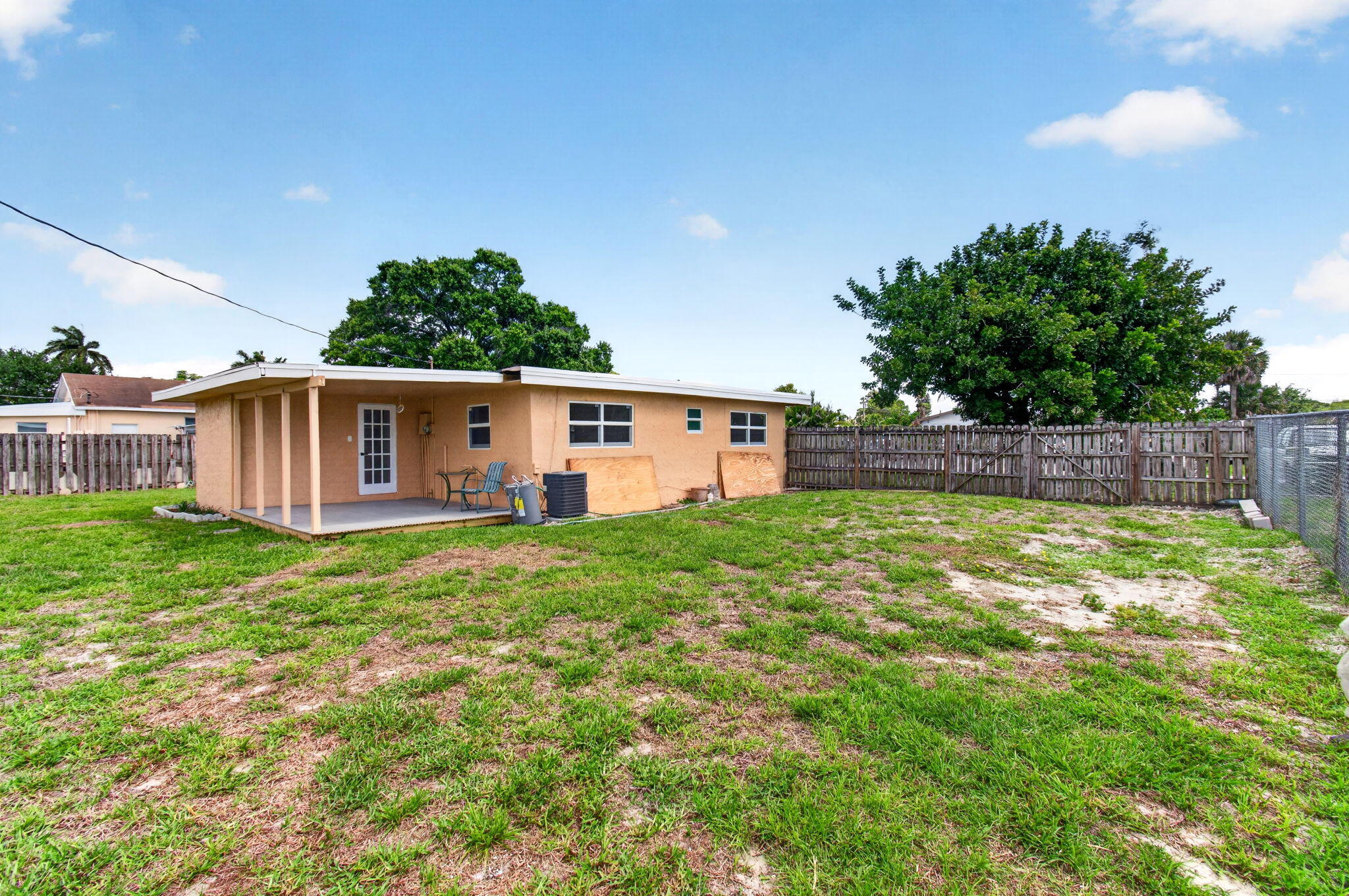 PLANTATION VILLAGE UNREC ON AM-8 - Residential