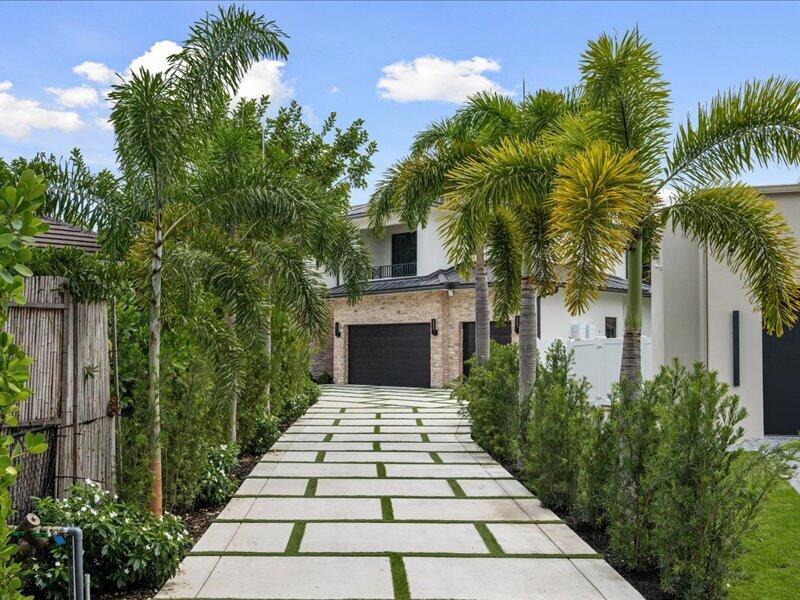 Photo of 224 NW 11TH Street, Boca Raton, FL 33432 (MLS # B26081467)