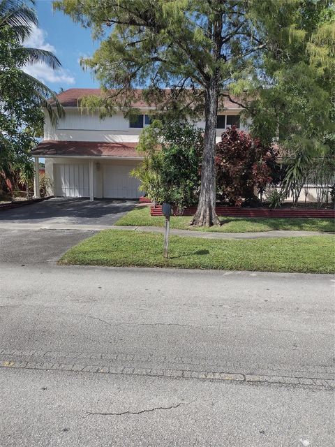 Single Family Residence in Lauderhill FL 4871 72 Ave Ave.jpg