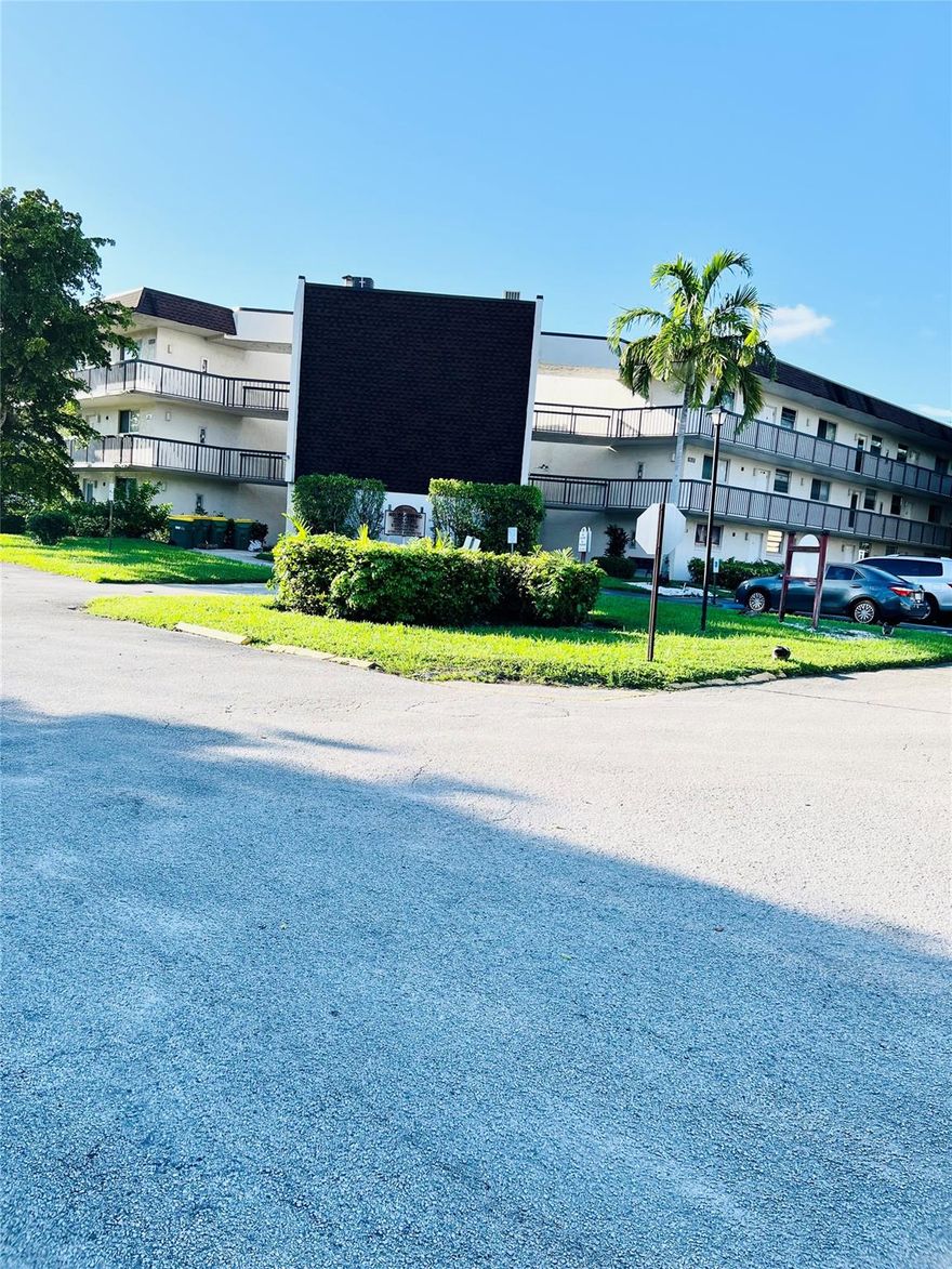 Don't miss this fantastic opportunity to make this condo your dream home! It features stainless steel appliances and a spacious combined living and dining room. The master bedroom is spacious and includes a walk-in closet and a small additional closet. All rooms, including the enclosed back patio, are equipped with ceiling fans. Adjacent to the patio, the laundry room is separate and comes with a washer and dryer.
 Garden view from both the back living room and the patio window. A BBQ grill is available for outdoor cookouts. The air conditioning unit is two years old. Additionally, two clubhouses with pools and one clubhouse, which includes a gym, a Billiard Room, and a community room, are all conveniently nearby, along with schools, restaurants, shopping areas, and entertainment options.