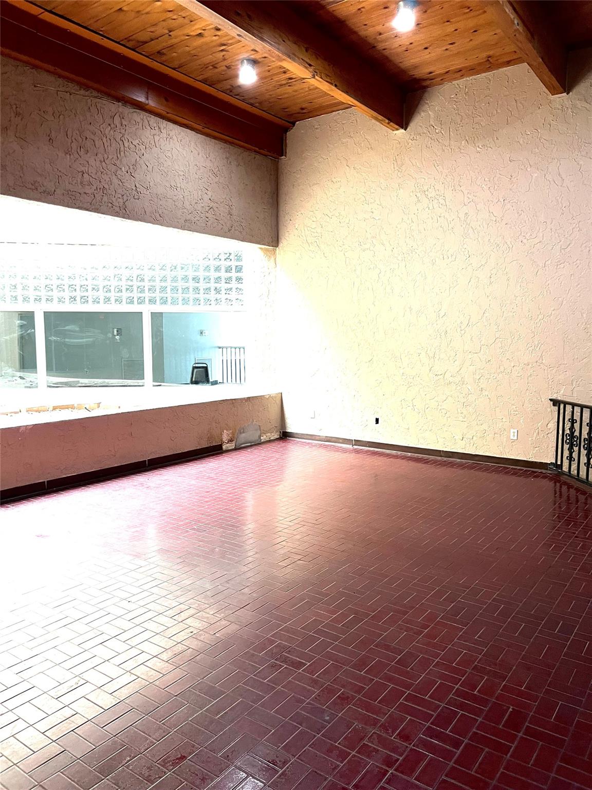 OMAGA CONDO - Residential