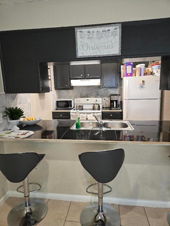 KNOLLWOOD CLUB CONDO - Residential