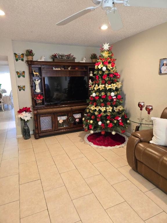 KNOLLWOOD CLUB CONDO - Residential