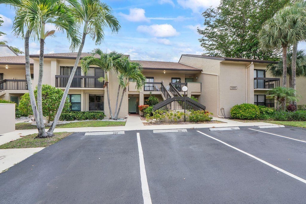 Photo of 5055 Oak Hill Lane #213, Delray Beach, FL 33484 (MLS # B26061262)
